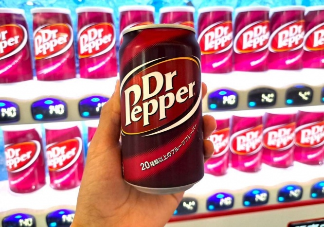 ドクターペッパーしか入っていない自販機で購入。やっぱり美味い！（2023年8月31日、Jタウンネット撮影＝以下同）