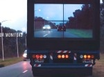 運転中、前のトラックが邪魔…。それなら透明にしちゃおう！【新発想】