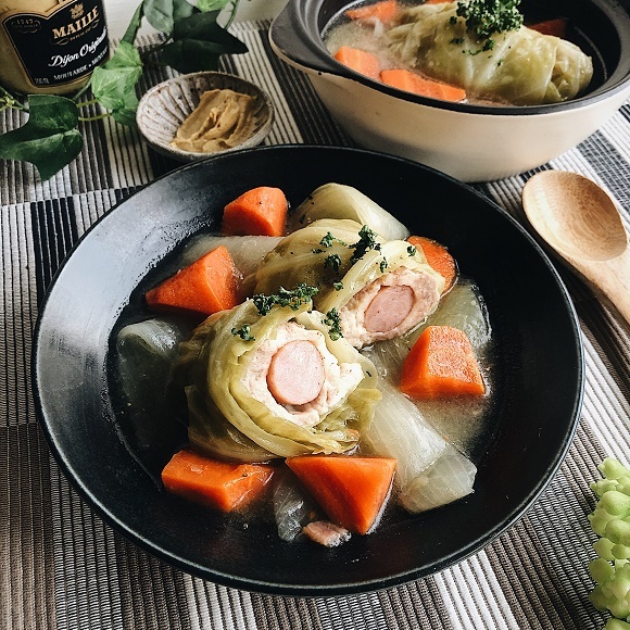 ソーセージにチーズイン、最高にうまいロールキャベツのポトフ、お餅をいれて洋風雑煮にも！【ネトメシ】