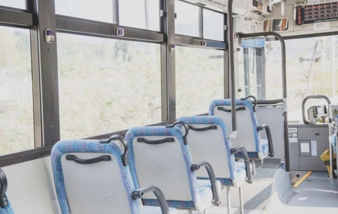 車内で咳が止まらない(画像はイメージです)