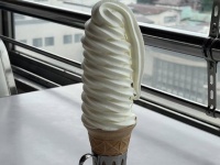 コスパぶっ壊れ〝デカすぎソフト〟に10万人熱視線　「幸福度高し」「最高すぎます」