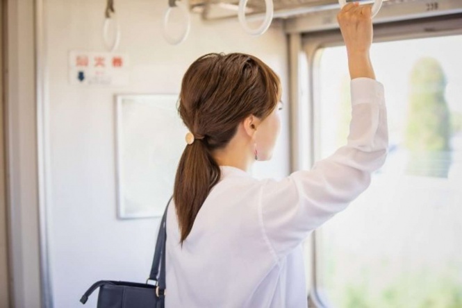 通勤電車に乗っていたら...（画像はイメージ）