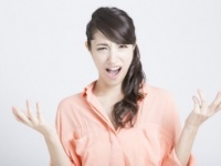 鼻をほじった手で手をつなぐ!?　女性がドン引きした男性のデートの振る舞い9