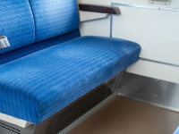 「超満員の電車で、おばさんが『ここ空いてるわ』と一声。そして、私が座るボックス席までやってきて...」（奈良県・50代女性）