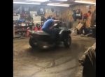 目が回る・・・。ガレージでバギーが超回転している動画がすごい！