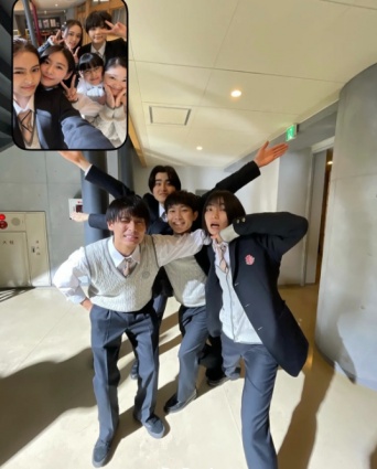 "Instagram：「御上先生」日曜劇場【公式】(@mikamisensei_tbs)より "