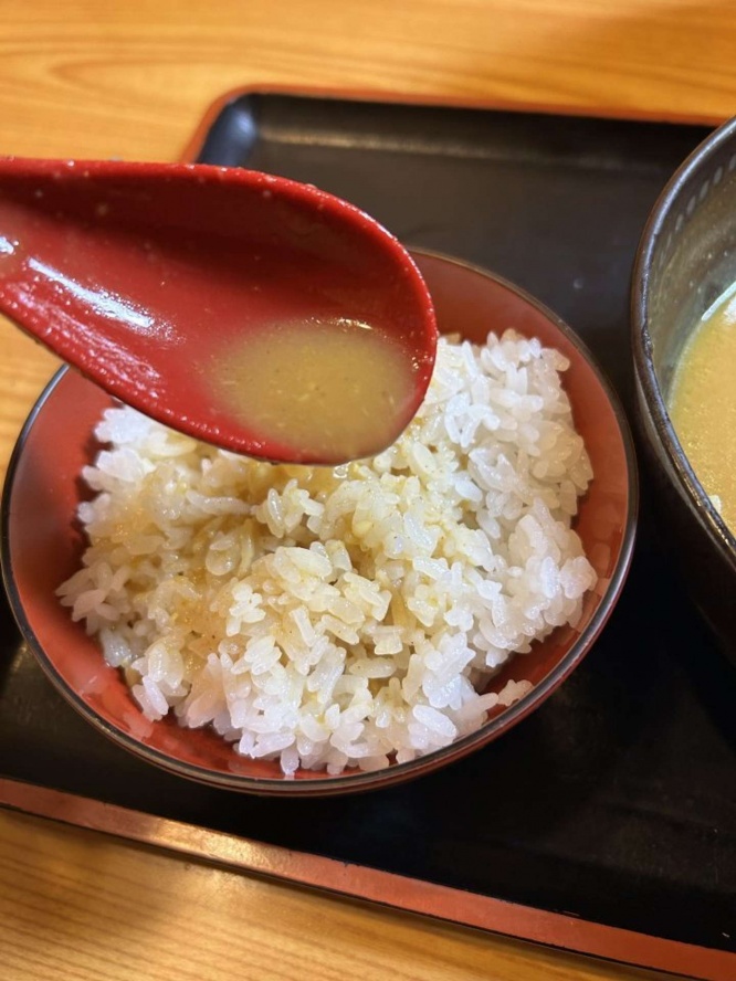 スープ自体が和風の味付けであるためか、これがまた白米とよく馴染む