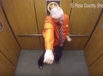 ドアが閉まればパーティタイム！　エレベーターの中で警察官がフィーバー！