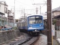伊豆箱根鉄道大雄山線（Cassiopeia_sweetさん撮影、Wikimedia Commons