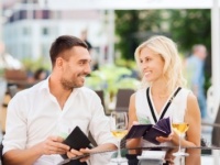 【女の金銭感覚】デートで男性におごられると「悪いな」と思ってしまう金額ランキング