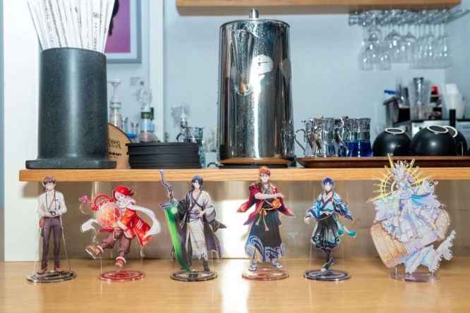 お店には「燈の守り人」のアクスタもあった（画像提供：日本財団「海と灯台プロジェクト」）