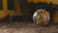 社会人の睡眠時間を調査！ みんなの平均＆理想は何時間？