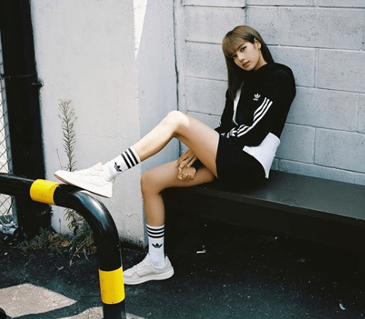 ※画像はリサのインスタグラムアカウント「＠lalalalisa_m」より