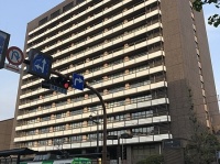 熊本市役所（そらみみさん撮影、Wikimedia commons