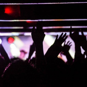 出演者も炎上「フジロック」“密状態”動画拡散で批判殺到の余波