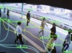 一瞬で１００項目の特徴を検出！　逃走不可能な“監視ソフト”を日立が開発