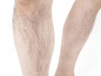 「もじゃもじゃ」or「つるつる」、女性が好きな男性の脚はどっち？