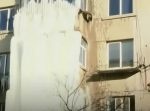 滝みたい！　水漏れした部屋の水が凍ってとんでもないことに…！