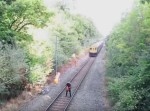 線路に入ってしまった酔っ払い！⇒その時、電車が…