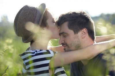 オトコだって胸元にキスされたい!?　唇以外でキスされたいパーツ6