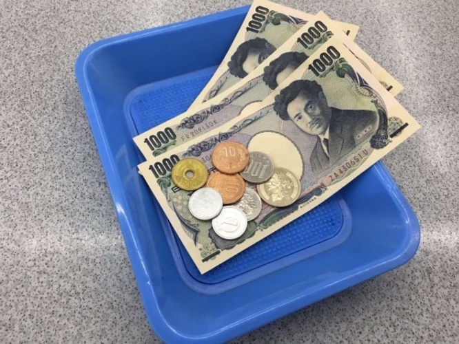 現金払いで時間稼ぎをした(画像はイメージ)