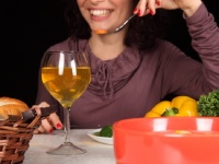 第1位は「リラックスのため」働く独女が「自宅飲み」する理由とは