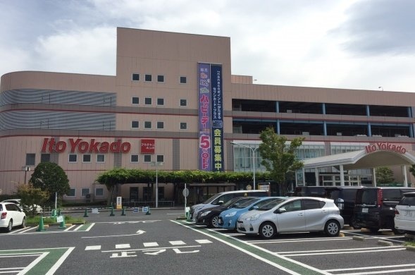 駐車場から見たイトーヨーカドー幕張店