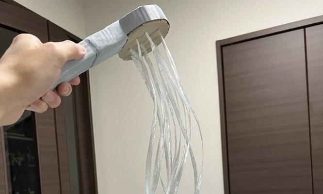 苦手だった「頭からシャワー」をたった2日で完全克服　漫画家が息子のために発明したアイデアグッズに称賛の声「愛情を感じる」