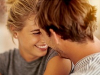 男性が「本命彼女だけに見せる行動」8つ