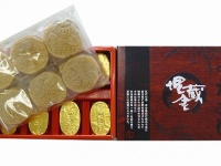 埋蔵金最中（以下画像は土肥マリン観光土肥金山提供）