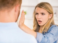 ゲスに制裁っっ!?　「もし浮気をされたらどうする？」約半数の女性は……
