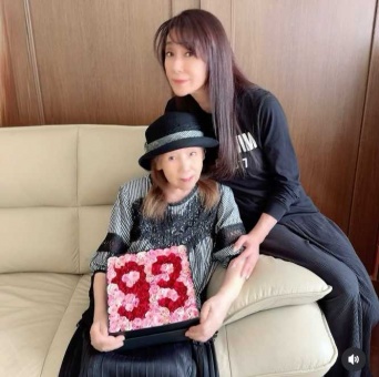 Instagram:浅野ゆう子(@yukoasano_official)より