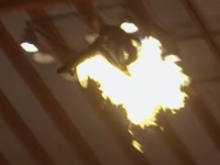 ムササビ人間が火だるまで空を舞う！ギネスに新たな珍記録が爆誕ｗｗｗ