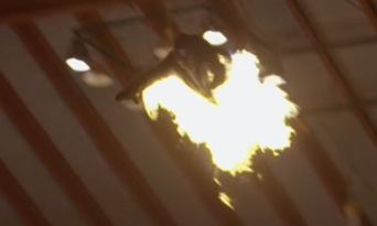 ムササビ人間が火だるまで空を舞う！ギネスに新たな珍記録が爆誕ｗｗｗ