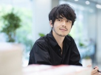 キンコン西野、二択で悩んだら「ヤバいほうを選ぶ」