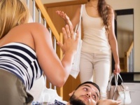 直視できない!!　女子が見た「不倫の修羅場」8選　「奥さんが●●を持って押しかけてきた」ほか