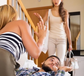 直視できない!!　女子が見た「不倫の修羅場」8選　「奥さんが●●を持って押しかけてきた」ほか