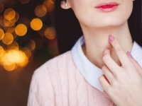 自意識過剰な女性の特徴5つ