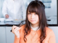 正月は特にヤバイ！　「女子が太る」原因になる彼氏の習慣・5つ