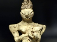 レプティリアン？7000年前のトカゲの姿をした人型の像の謎