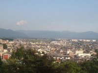 延命公園から望む東近江市街（Kyowwさん撮影、Wikimedia Commonsより）