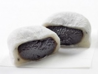 【東京土産】一口サイズのかわいいおもち。ごまとあんのハーモニーが絶妙な「ごまもち」