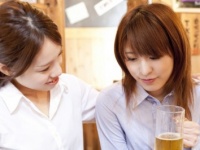 あーダメダメ！　恋愛相談しても「ぜんぜん頼りにならない女性」の特徴10