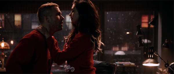 規格外ヒーローが愛する彼女にノーパンでプロポーズ？！モザイクありな『デッドプール』のラブラブ本編映像が面白いwww