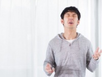 かわいそうなオトコ……。女子が「大人なのに、まだ中二病なんだな」と思った男性の特徴4つ！