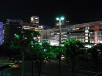 横浜駅西口（Woinaryさん撮影、Wikimedia Commons