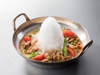 「シャリシャリかき氷鍋　ピリ辛坦々　うどん入り」（1人前799円税抜）