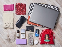 【バッグの中身】スタイリストが語る「おしゃれな人の荷物が少ないワケ」