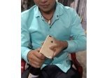 意外な結末に！　iPhoneをビンの栓抜き代わりに使っていたら…？