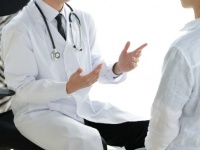 医師が信じている薬は効きやすい。プラセボ効果は医師から患者へと伝染する可能性（米研究）